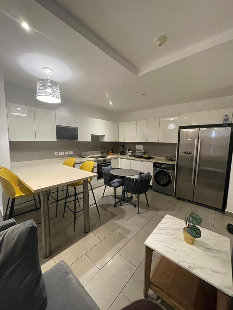 Luxury Labone Edge 2-Bedroom Apartment In Accra - Fivehills Homes Eksteriør billede